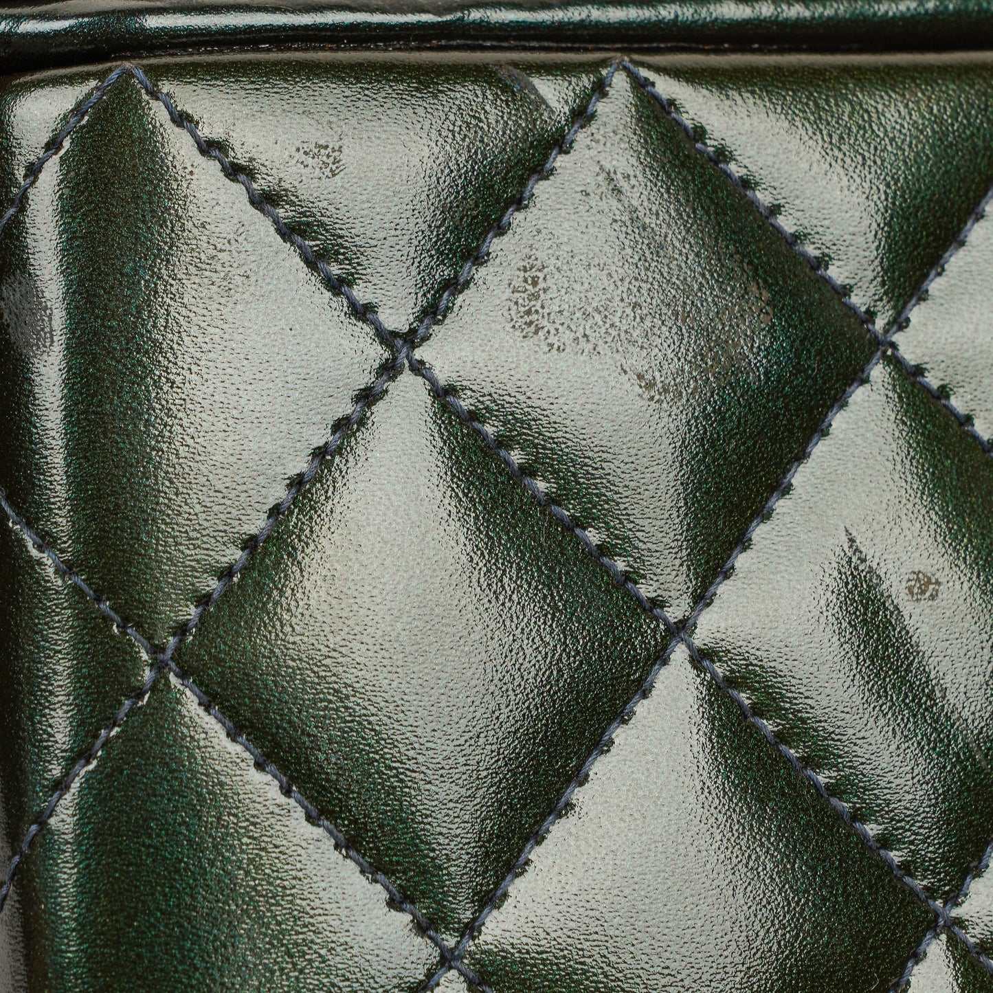 Chanel CC Vanity Case aus gestepptem Lackleder