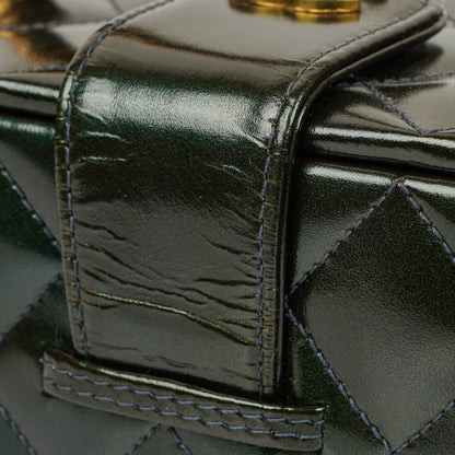 Chanel CC Vanity Case aus gestepptem Lackleder