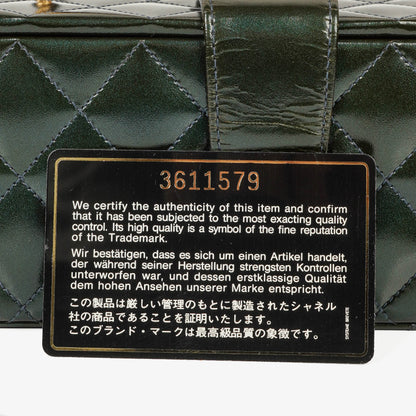 Chanel CC Vanity Case aus gestepptem Lackleder
