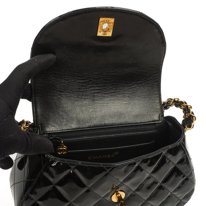 Chanel Ketten-Top-Handle Einzelklappen-Tasche Schwarz gestepptes Lackleder mit 24K goldplattierter Hardware