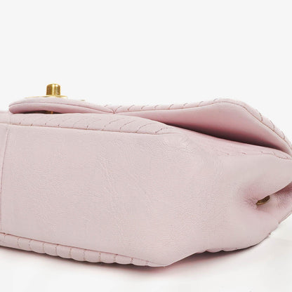Chanel Small Classic Flap Bag aus Chevron-Leder