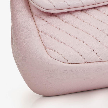 Chanel Small Classic Flap Bag aus Chevron-Leder