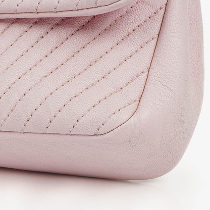 Chanel Small Classic Flap Bag aus Chevron-Leder