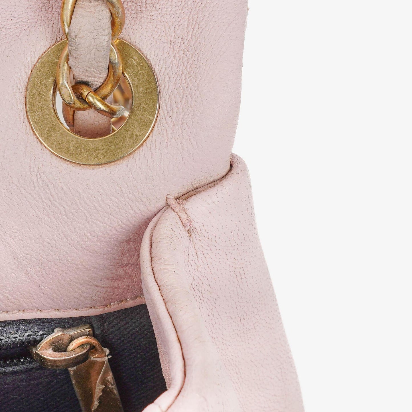 Chanel Small Classic Flap Bag aus Chevron-Leder