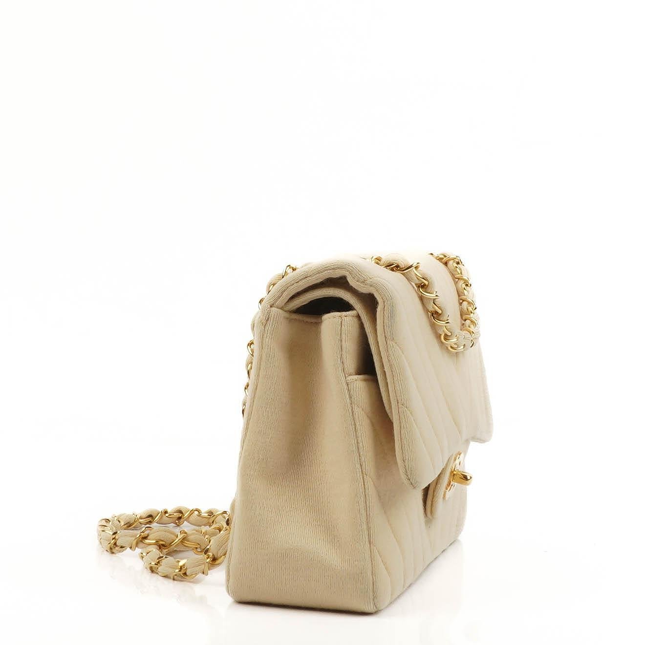 Chanel Chevron Medium Double Flap Tasche aus beigem gestepptem Jersey mit 24K vergoldeter Hardware