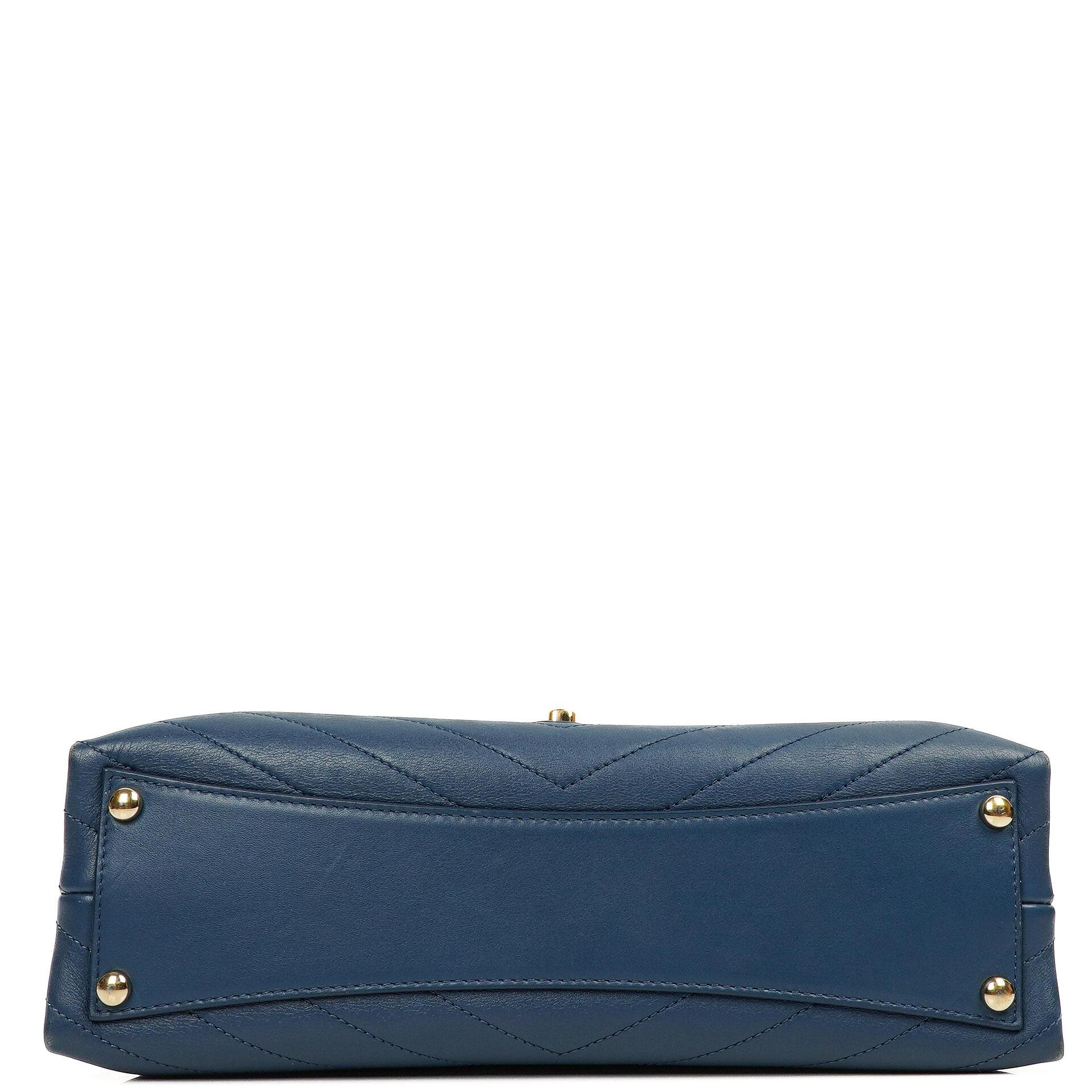 Chanel Chevron Gesteppt Große Umschlagtasche Blau Kalbsleder Goldfarbene Beschläge, 2018-2019