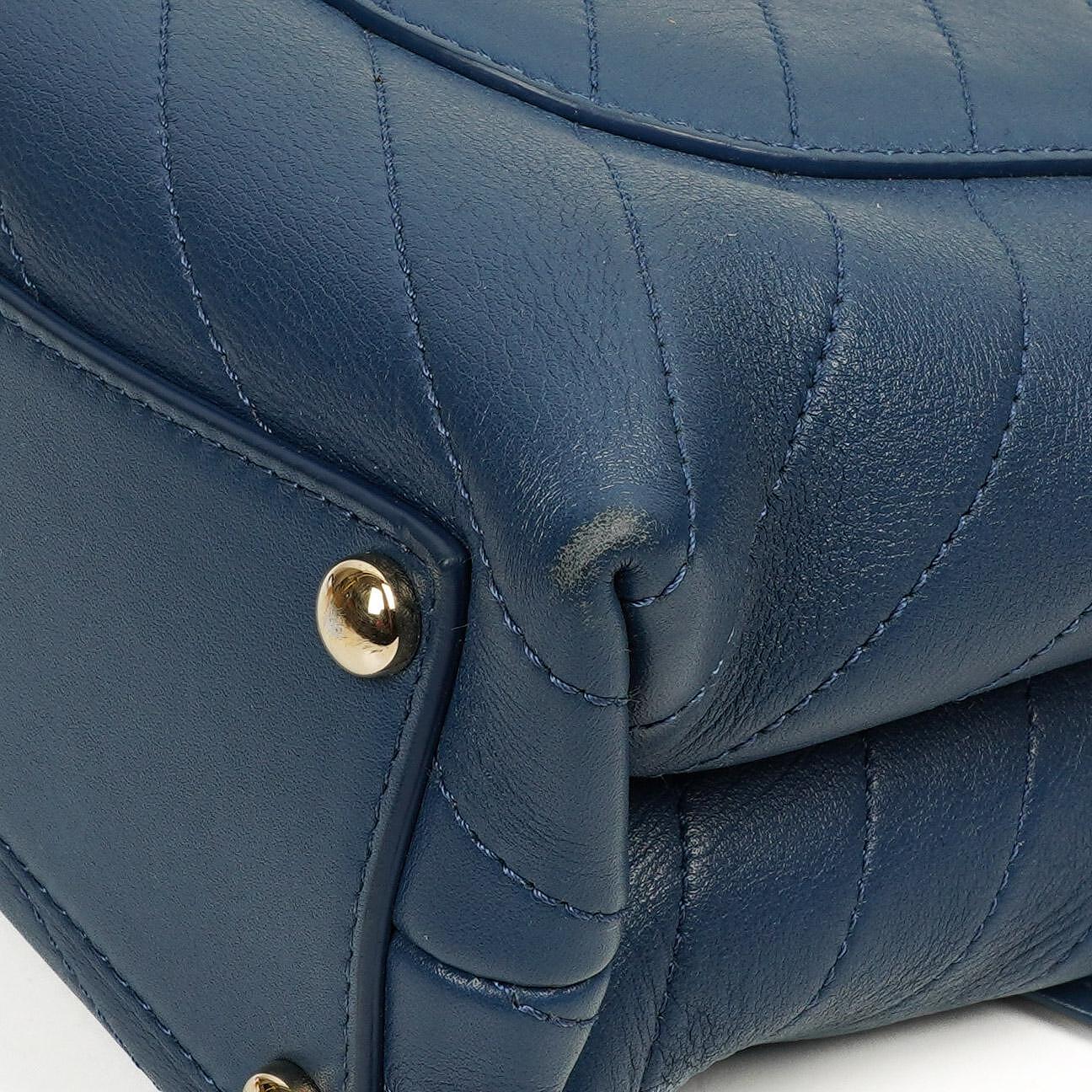 Chanel Chevron Gesteppt Große Umschlagtasche Blau Kalbsleder Goldfarbene Beschläge, 2018-2019