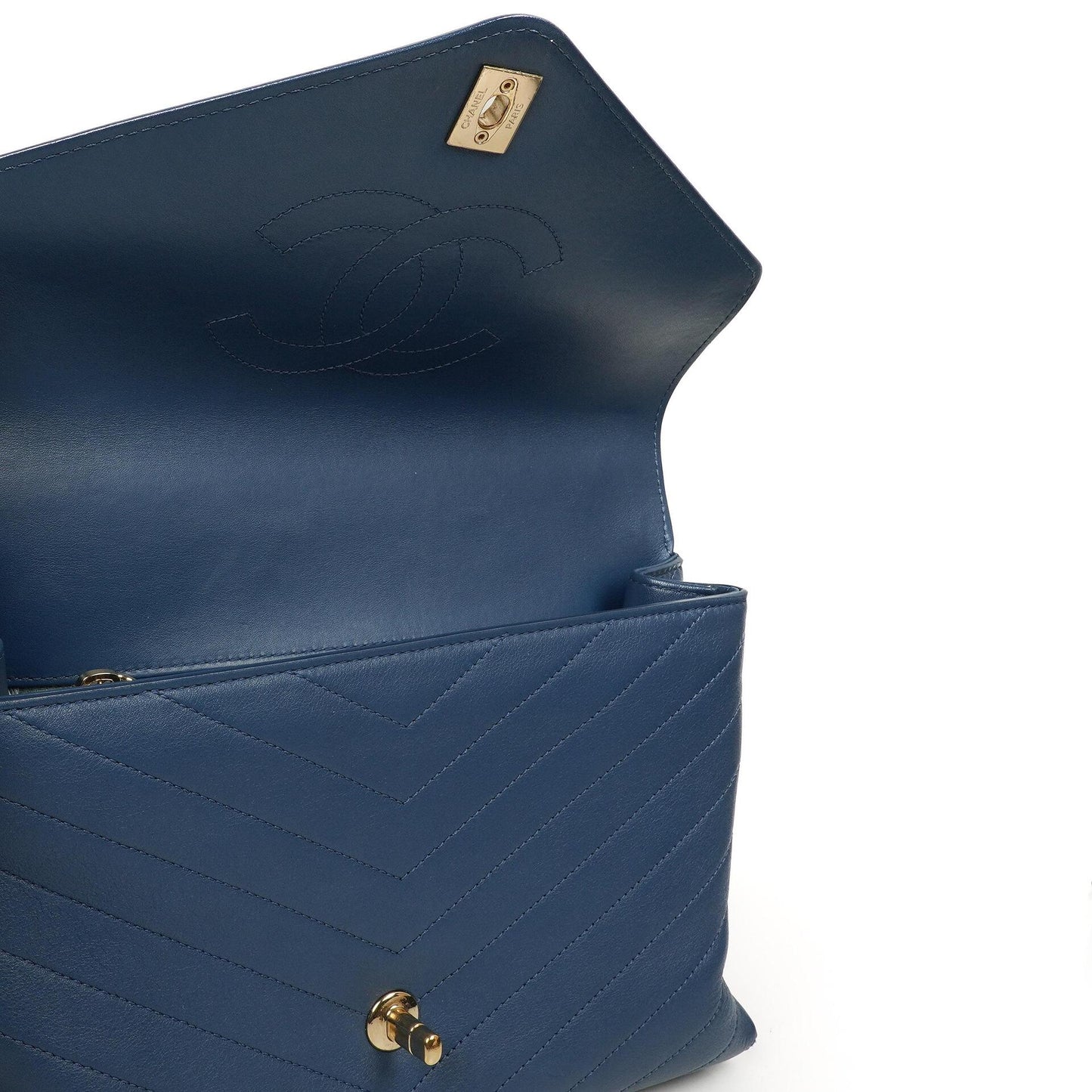 Chanel Chevron Gesteppt Große Umschlagtasche Blau Kalbsleder Goldfarbene Beschläge, 2018-2019