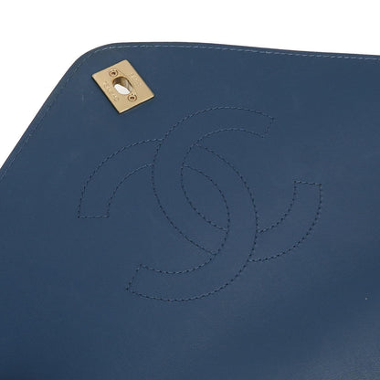 Chanel Chevron Gesteppt Große Umschlagtasche Blau Kalbsleder Goldfarbene Beschläge, 2018-2019