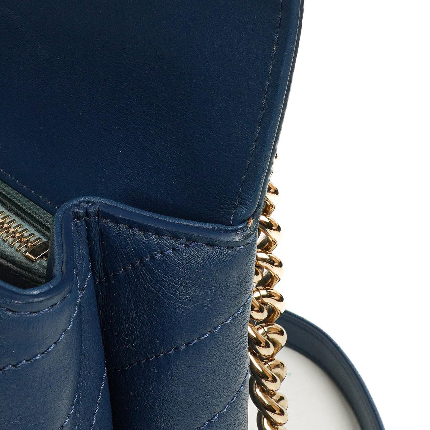Chanel Chevron Gesteppt Große Umschlagtasche Blau Kalbsleder Goldfarbene Beschläge, 2018-2019