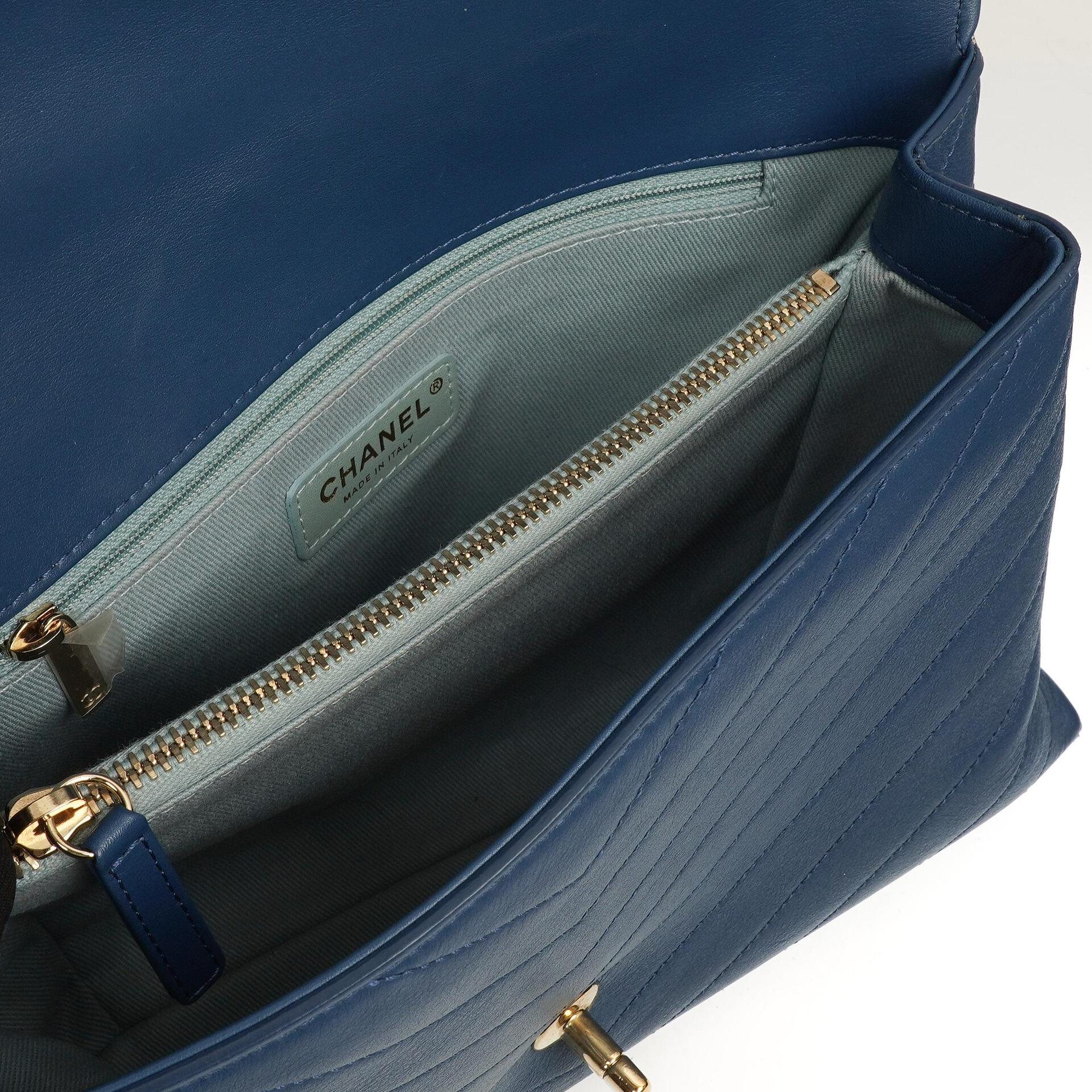 Chanel Chevron Gesteppt Große Umschlagtasche Blau Kalbsleder Goldfarbene Beschläge, 2018-2019