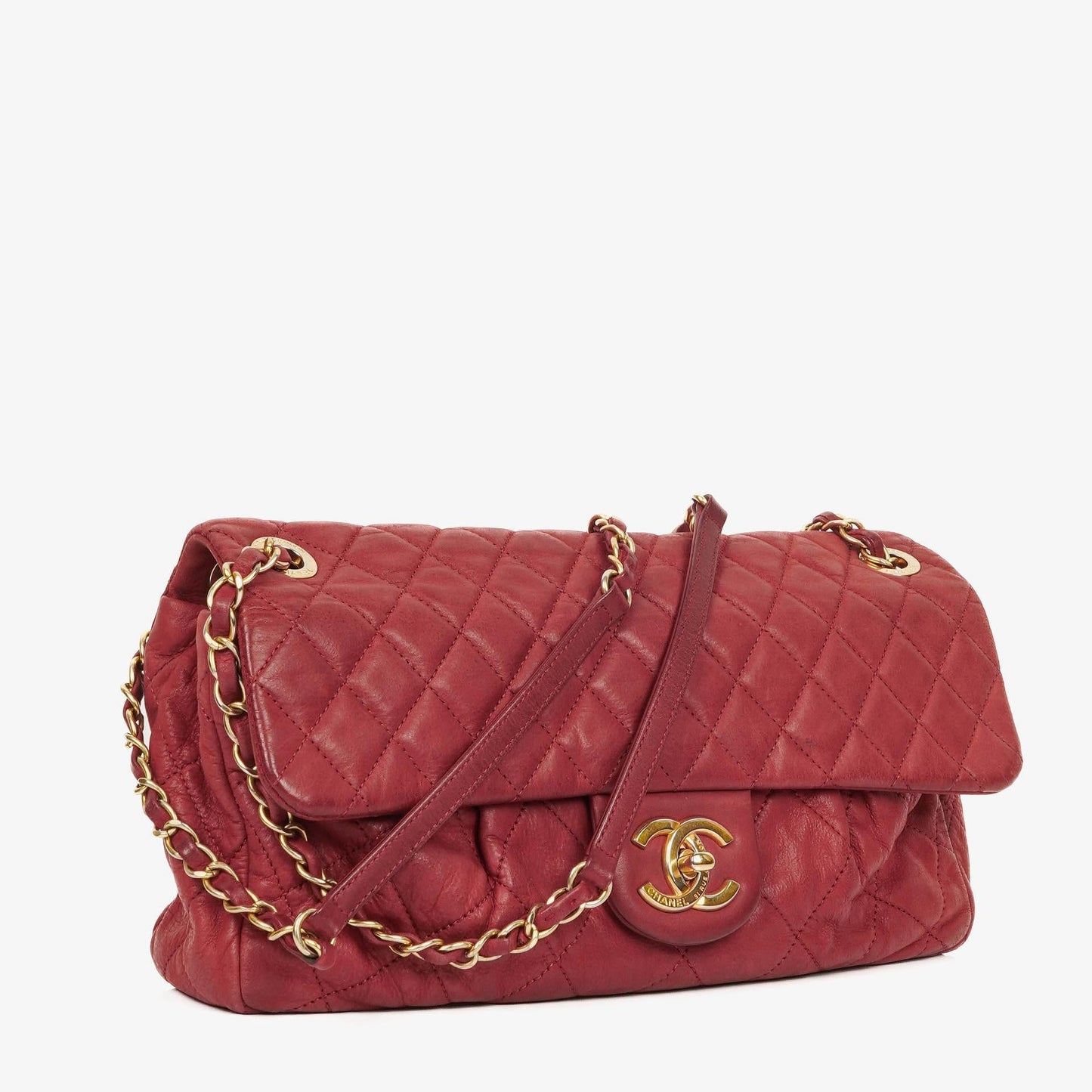 Chanel Chic Single Flap Bag aus gestepptem schillerndem Kalbsleder mit goldfarbenen Beschlägen