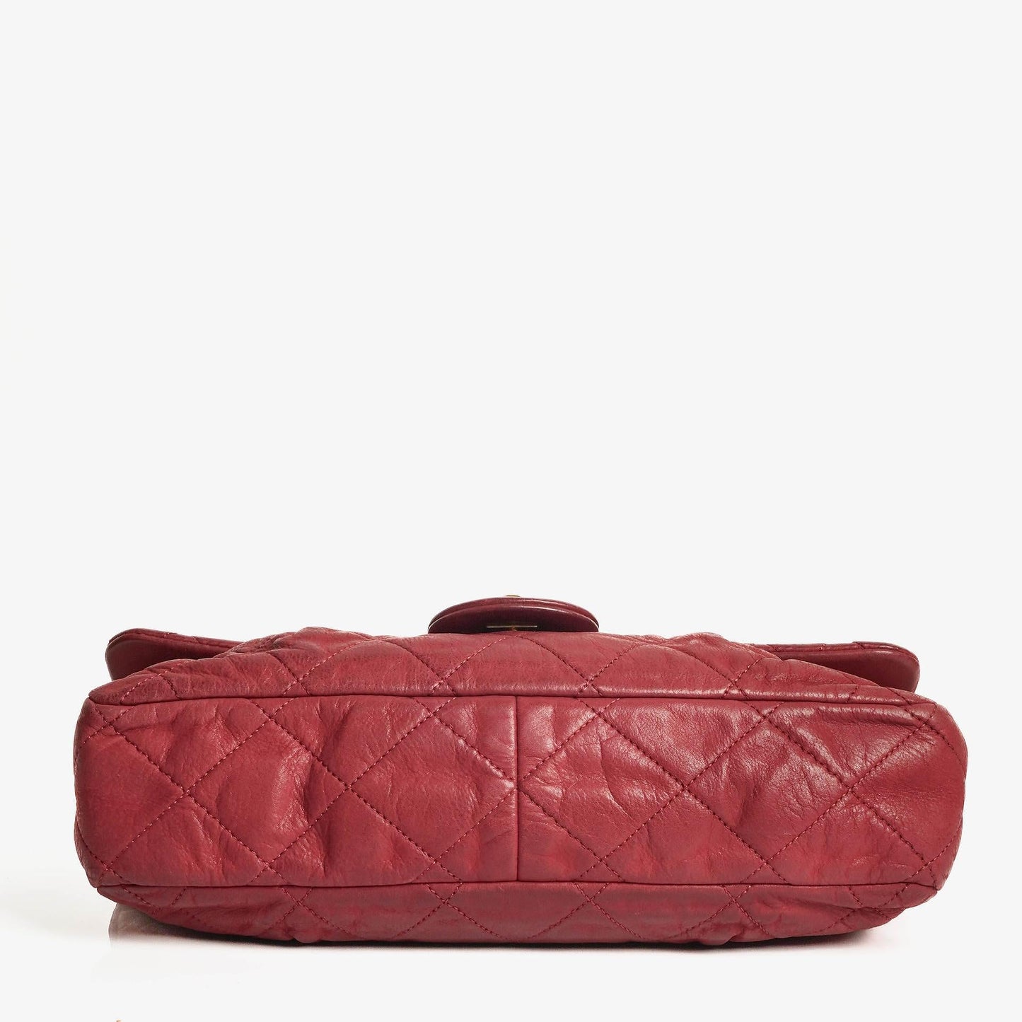 Chanel Chic Single Flap Bag aus gestepptem schillerndem Kalbsleder mit goldfarbenen Beschlägen