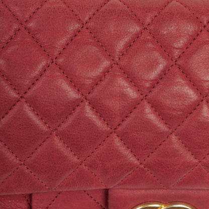 Chanel Chic Single Flap Bag aus gestepptem schillerndem Kalbsleder mit goldfarbenen Beschlägen