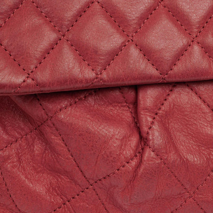 Chanel Chic Single Flap Bag aus gestepptem schillerndem Kalbsleder mit goldfarbenen Beschlägen