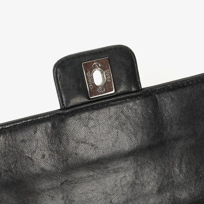 Chanel Chocolate Bar Aktentasche aus schwarzem Lackleder mit silberfarbener Hardware