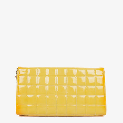 Chanel Chocolate Bar East West Schultertasche aus Lackleder