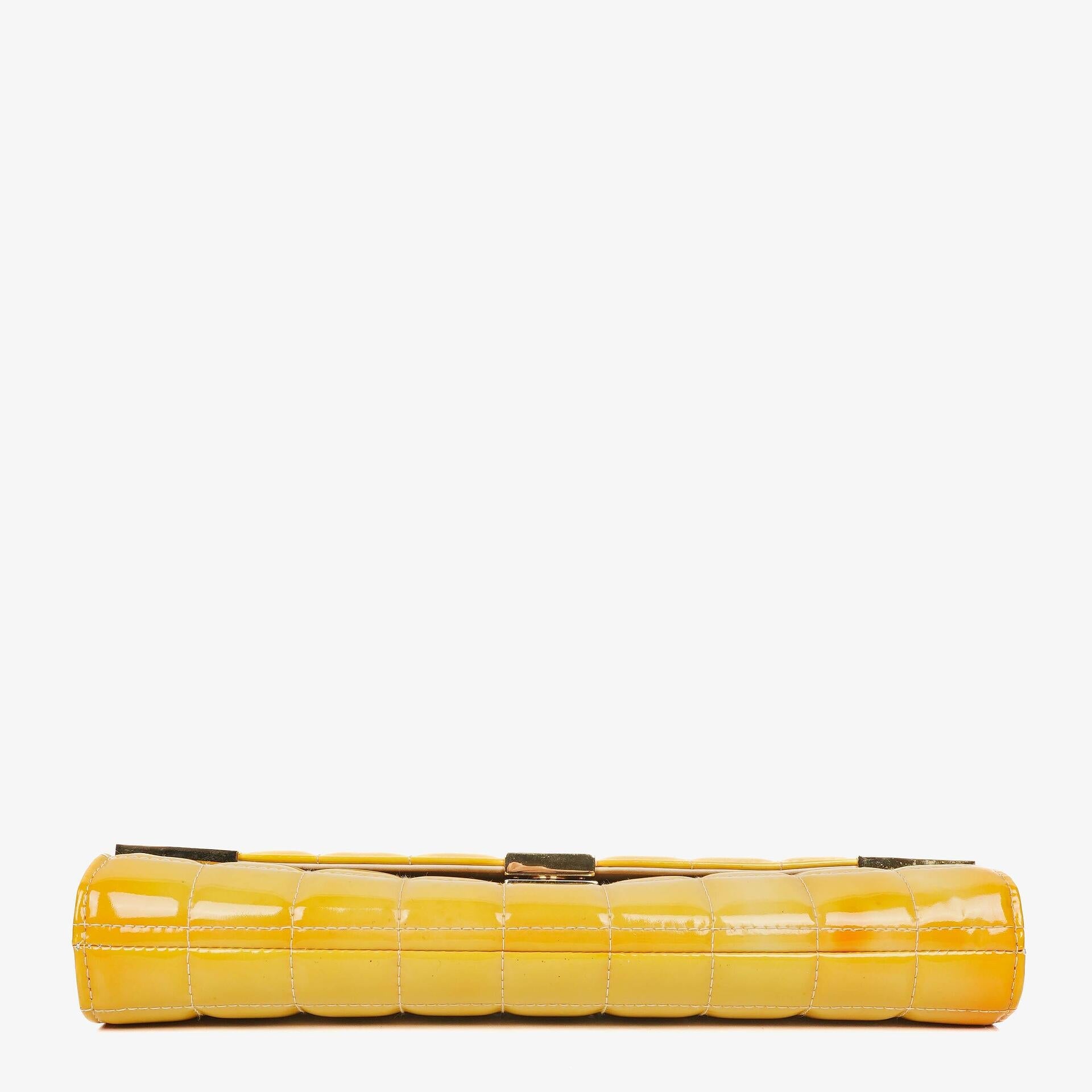 Chanel Chocolate Bar East West Schultertasche aus Lackleder
