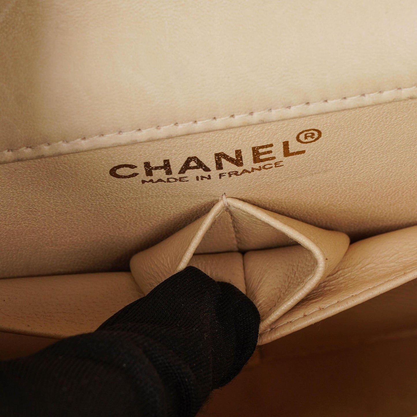 Chanel Chocolate Bar East West Schultertasche aus Lackleder