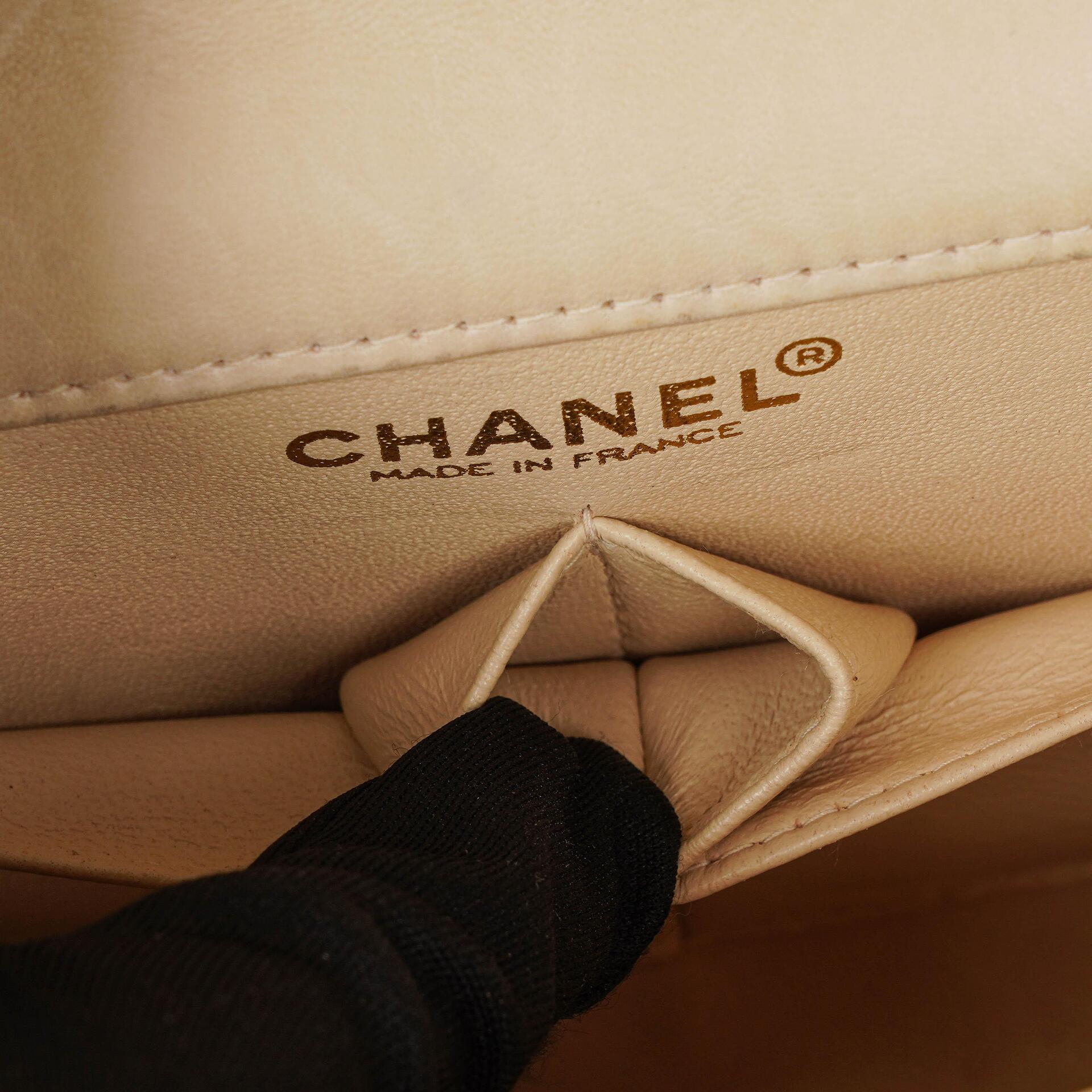 Chanel Chocolate Bar East West Schultertasche aus Lackleder