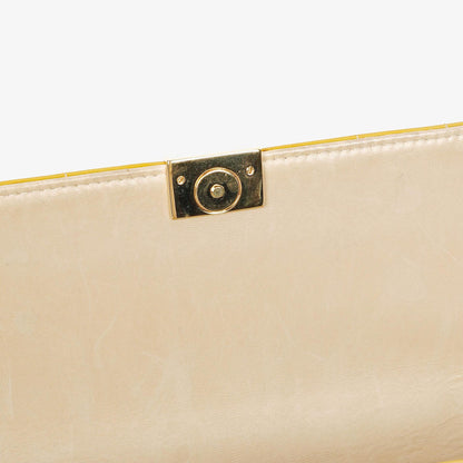 Chanel Chocolate Bar East West Schultertasche aus Lackleder