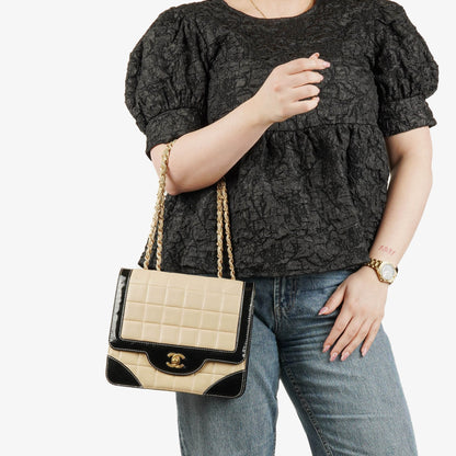 Chanel Chocolate Bar Single Flap Tasche aus Lammleder und Lackleder