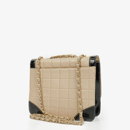 Chanel Chocolate Bar Single Flap Tasche aus Lammleder und Lackleder