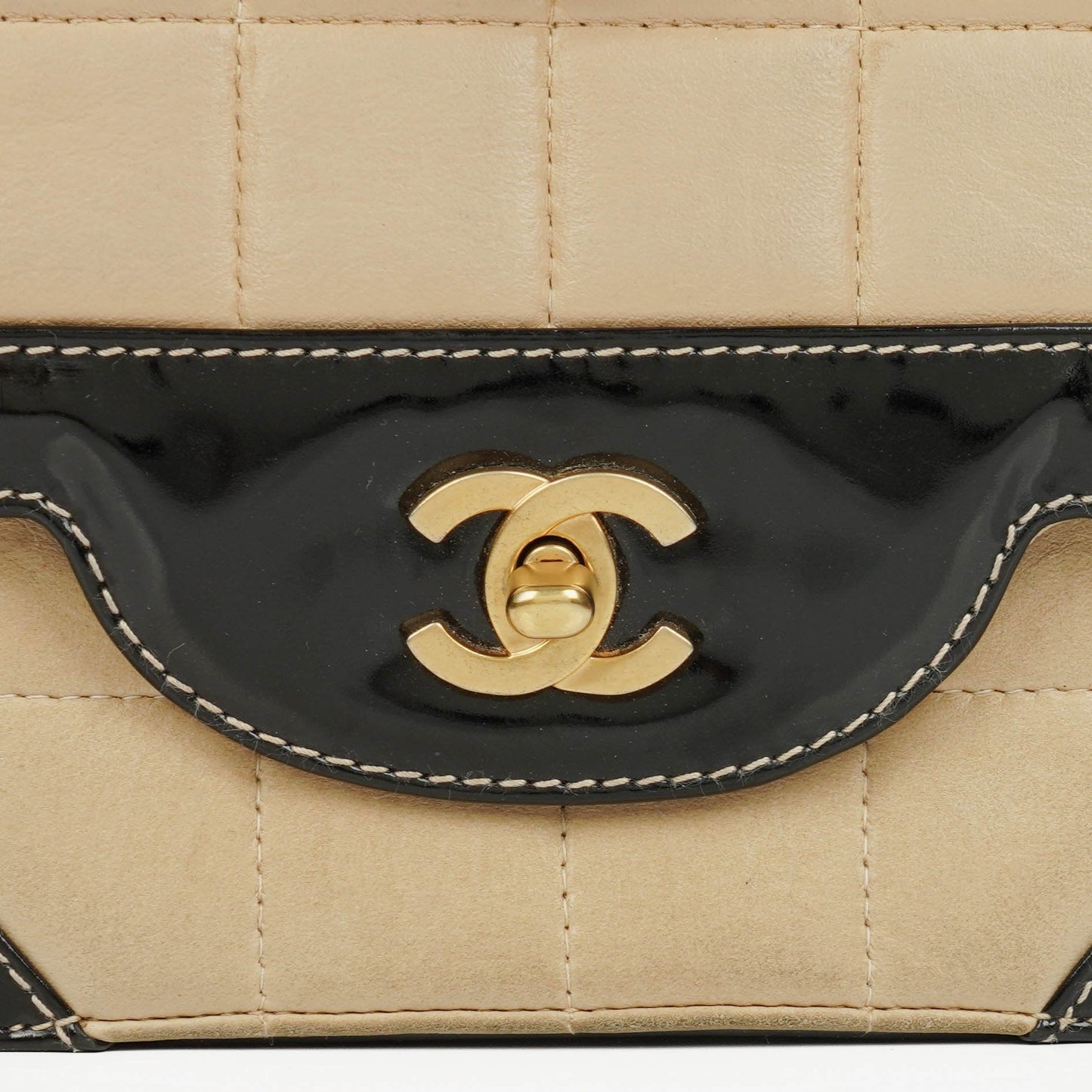 Chanel Chocolate Bar Single Flap Tasche aus Lammleder und Lackleder