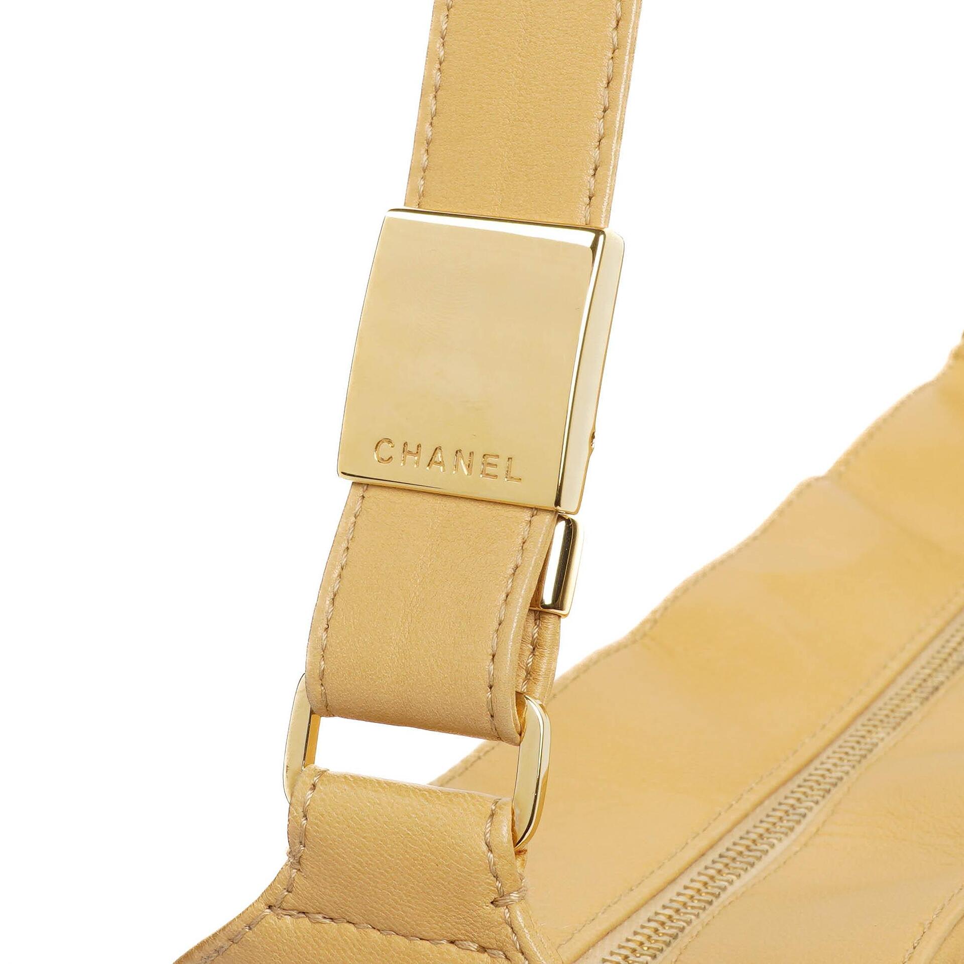 Chanel Chocolate Bar Schultertasche aus Lammleder