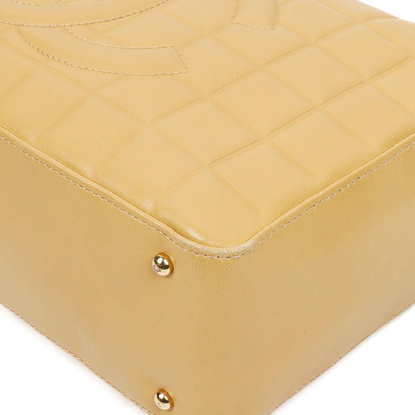 Chanel Chocolate Bar Schultertasche aus Lammleder