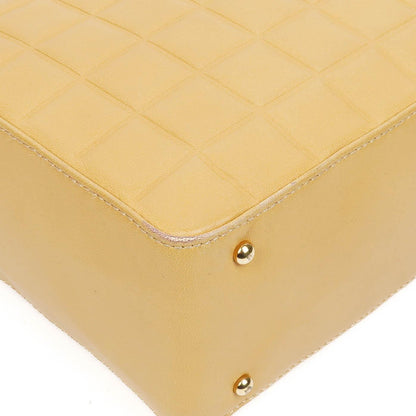 Chanel Chocolate Bar Schultertasche aus Lammleder