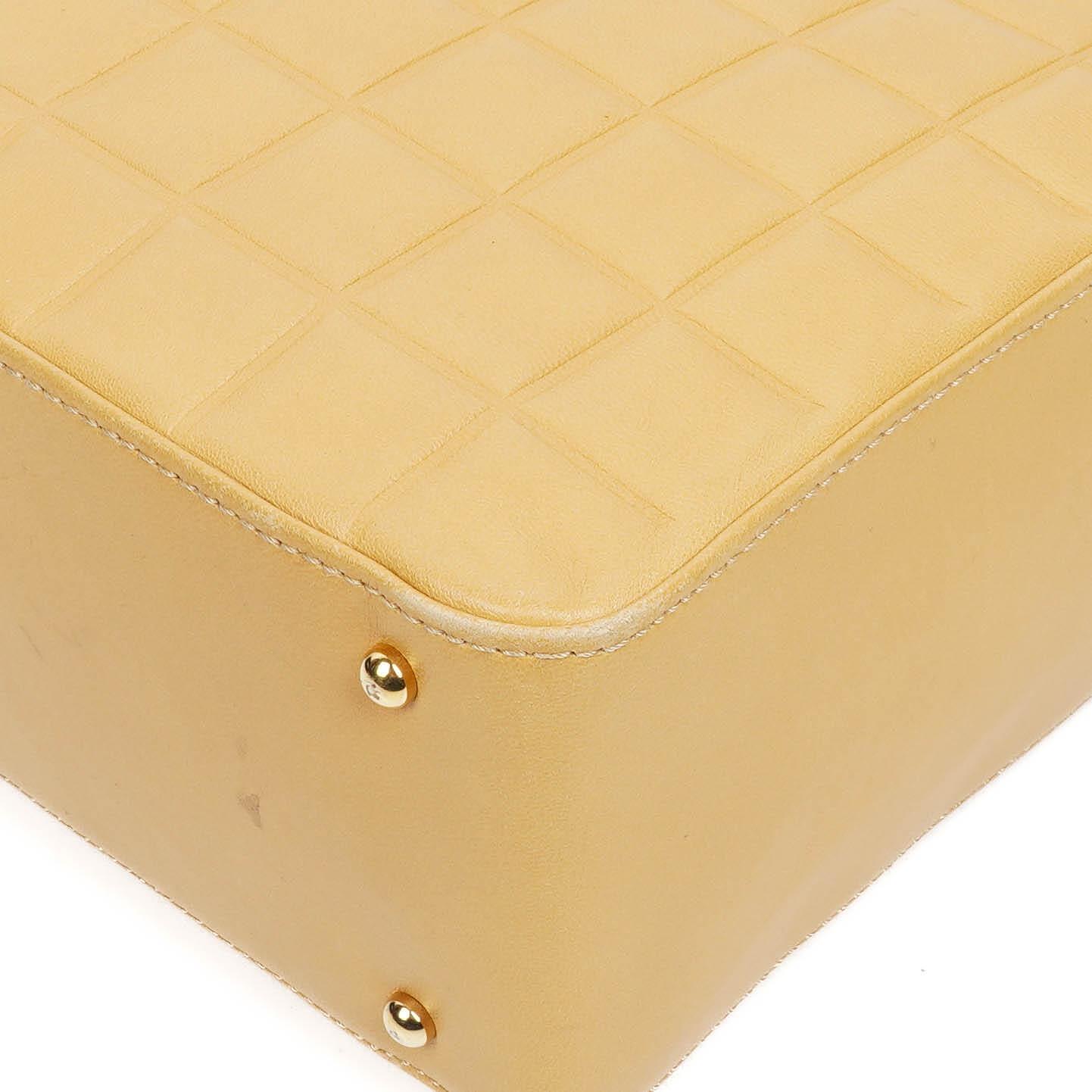 Chanel Chocolate Bar Schultertasche aus Lammleder
