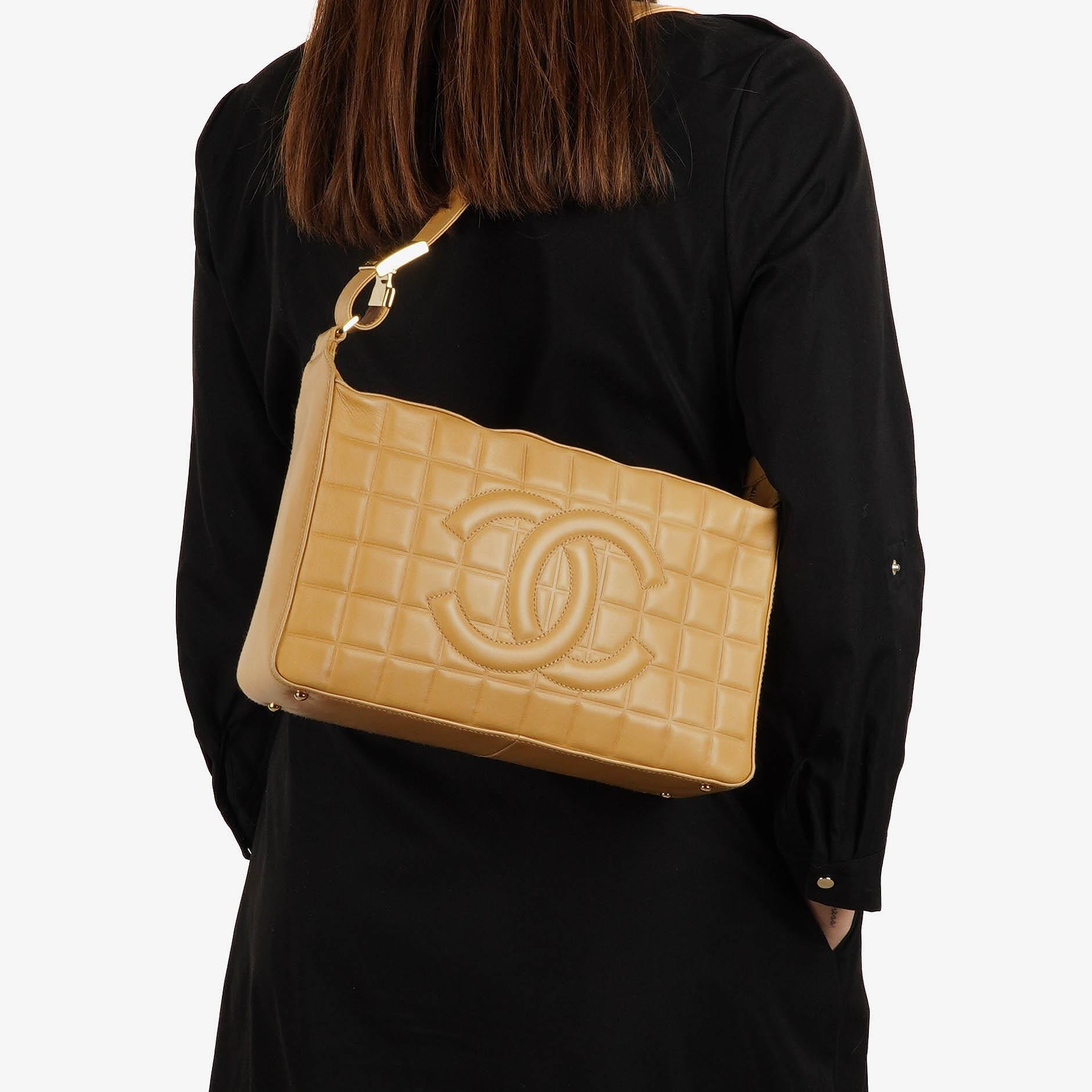 Chanel Chocolate Bar Schultertasche aus Lammleder