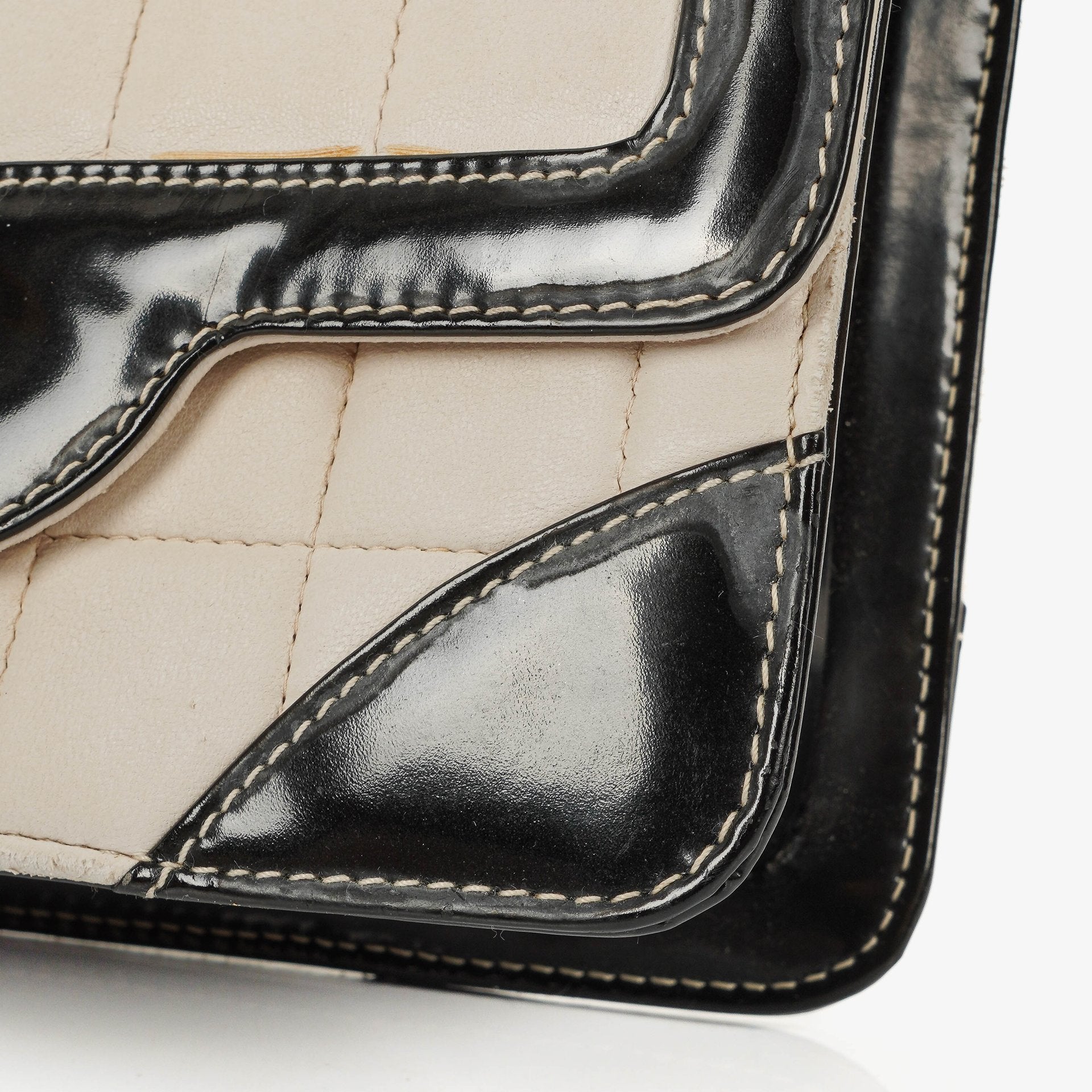 Chanel Chocolate Bar Single Flap Tasche aus Leder und Lackleder