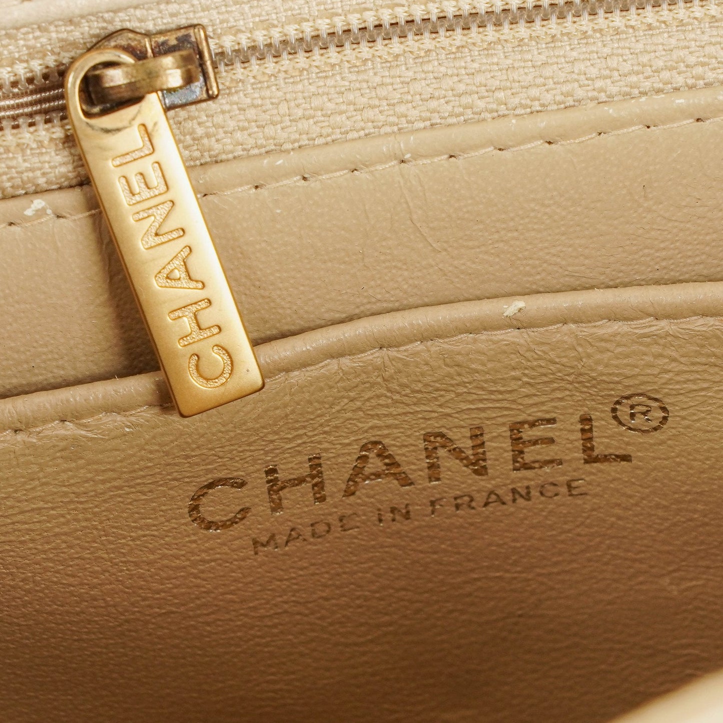 Chanel Chocolate Bar Single Flap Tasche aus Leder und Lackleder
