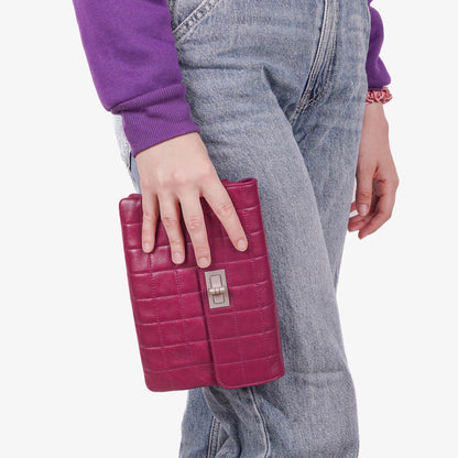 Chanel Chocolate Bar Klappentasche aus lila gestepptem Leder