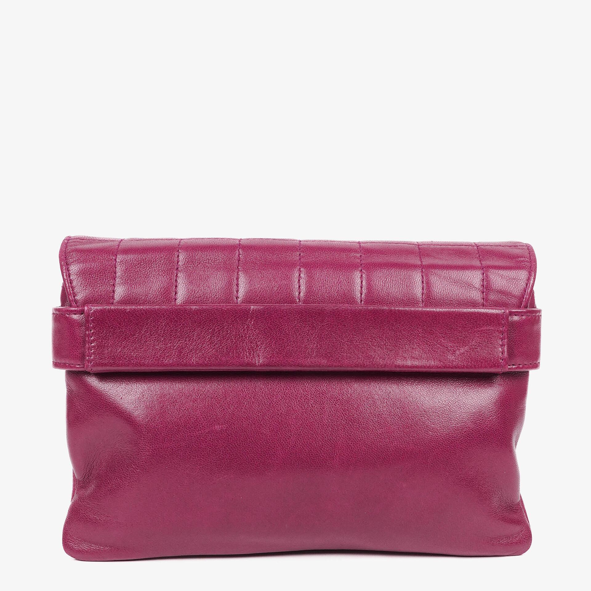 Chanel Chocolate Bar Klappentasche aus lila gestepptem Leder
