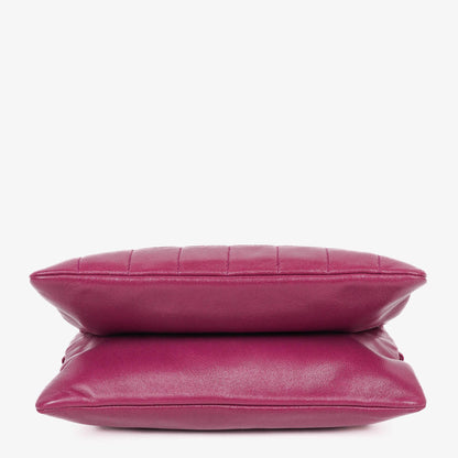 Chanel Chocolate Bar Klappentasche aus lila gestepptem Leder