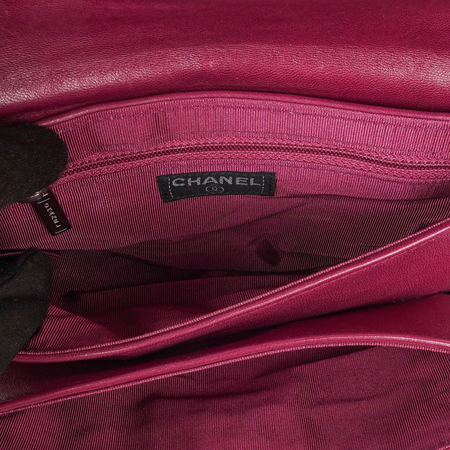 Chanel Chocolate Bar Klappentasche aus lila gestepptem Leder