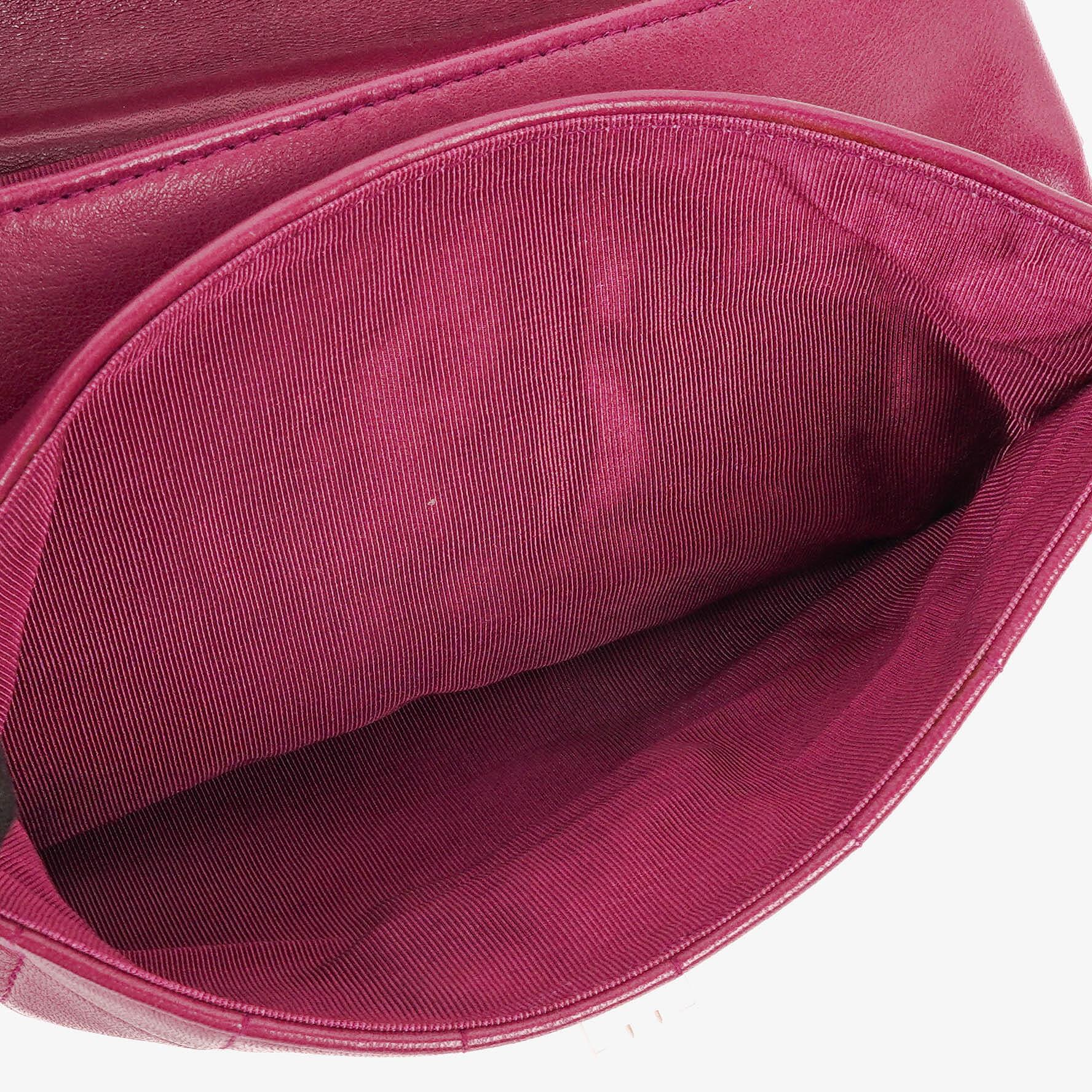 Chanel Chocolate Bar Klappentasche aus lila gestepptem Leder