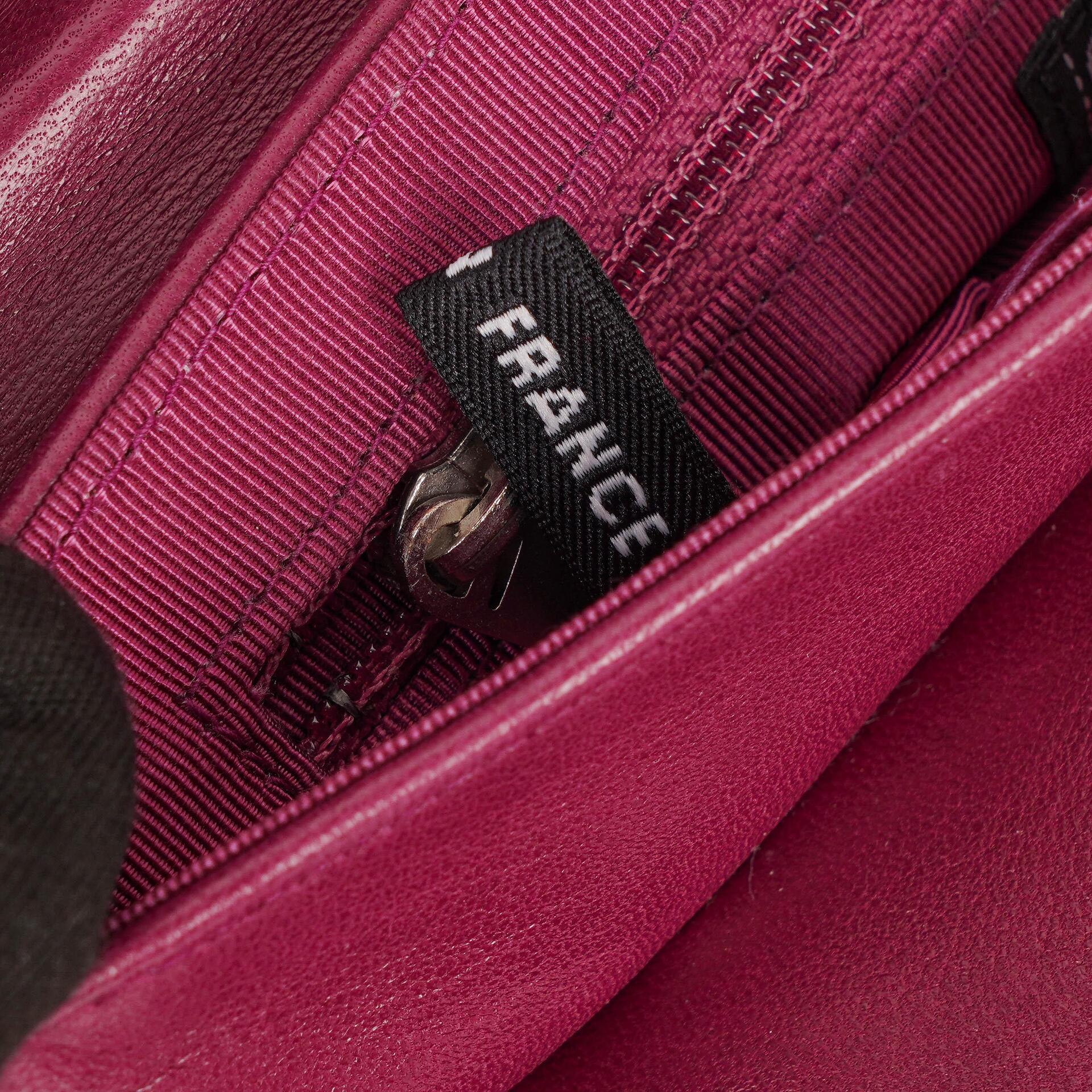 Chanel Chocolate Bar Klappentasche aus lila gestepptem Leder