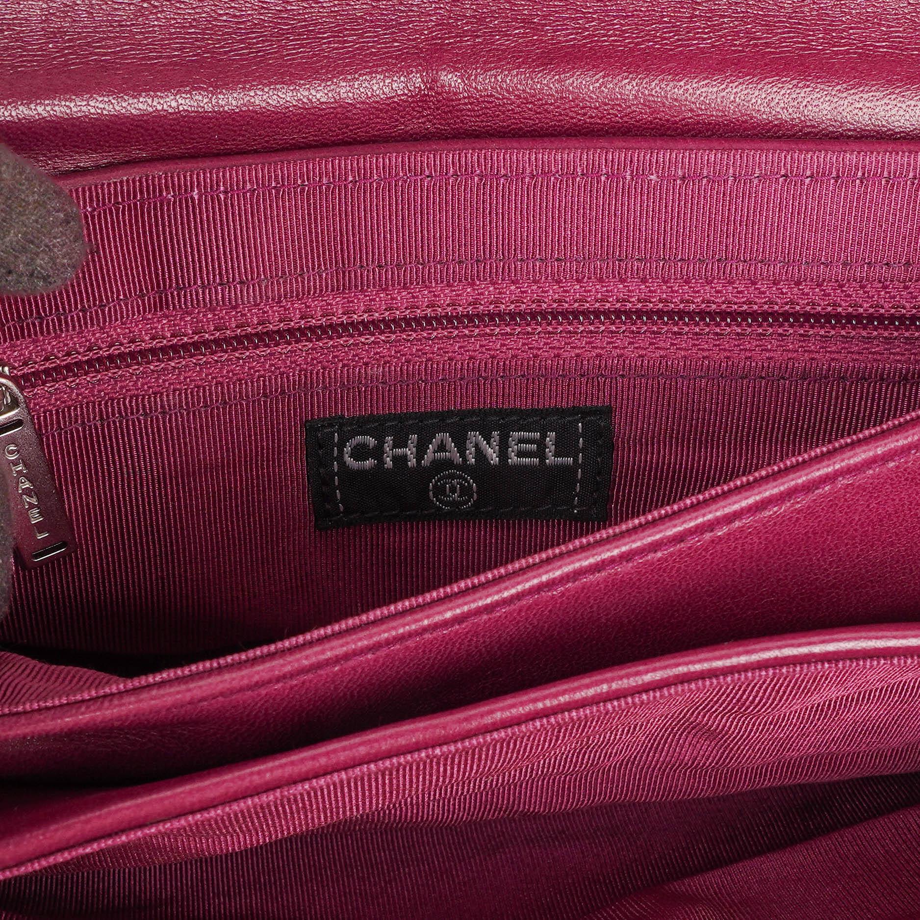 Chanel Chocolate Bar Klappentasche aus lila gestepptem Leder