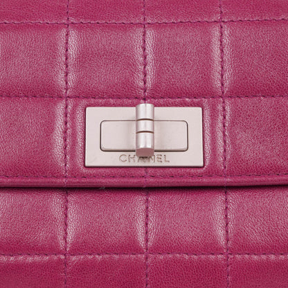 Chanel Chocolate Bar Klappentasche aus lila gestepptem Leder