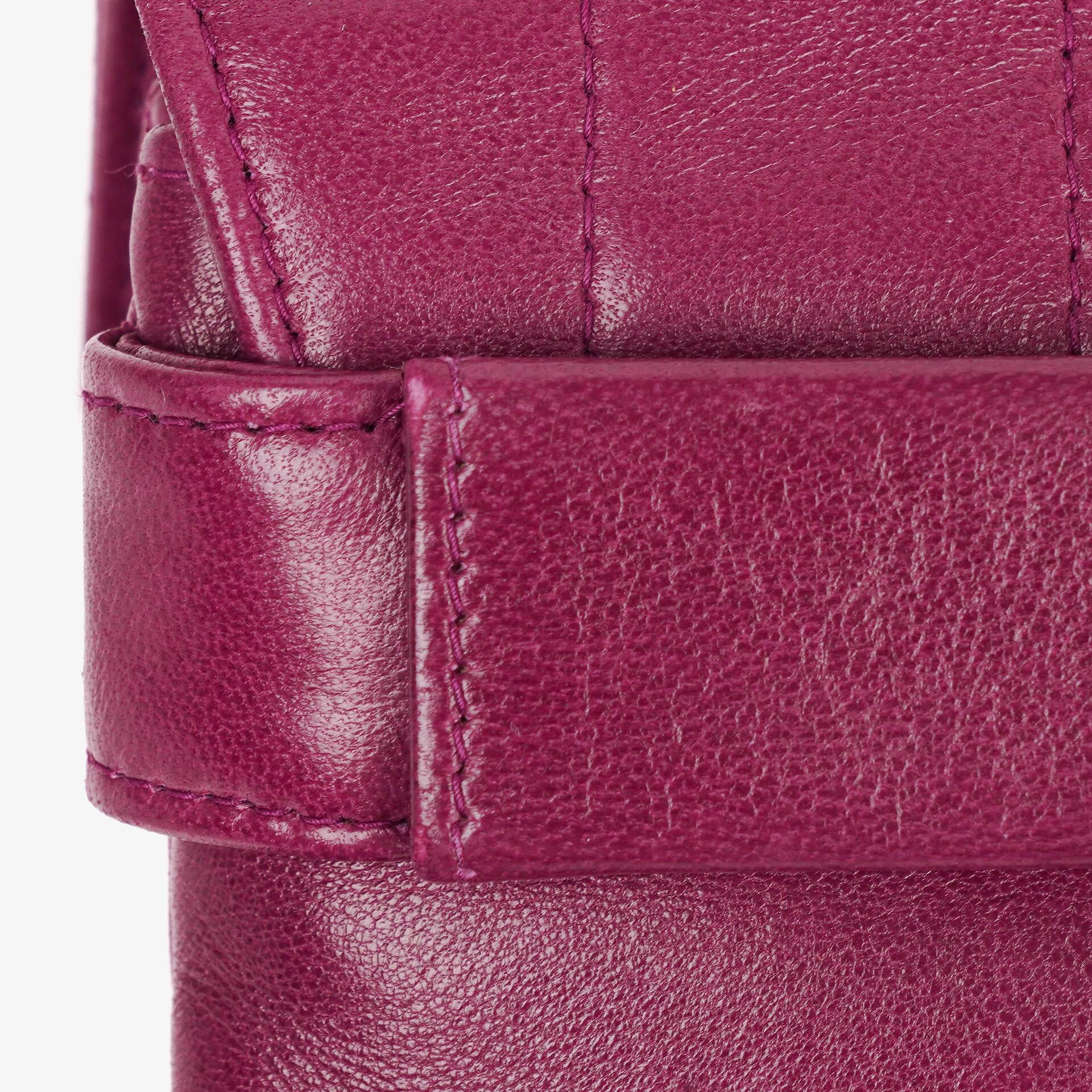 Chanel Chocolate Bar Klappentasche aus lila gestepptem Leder