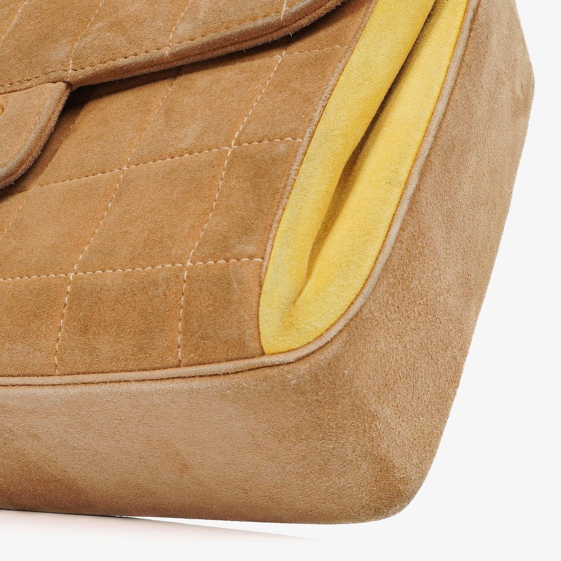 Chanel Chocolate Bar Gelb/Beige Wildleder Top-Handle Flap-Tasche