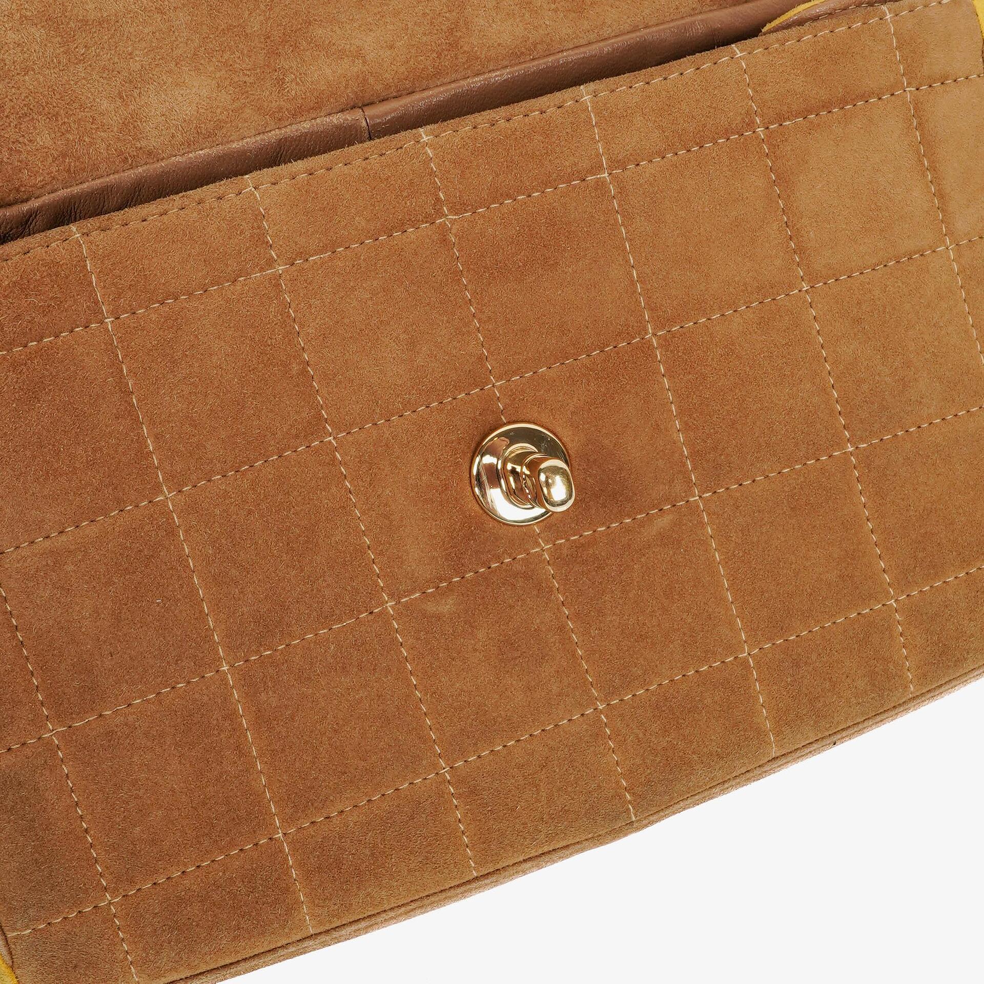 Chanel Chocolate Bar Gelb/Beige Wildleder Top-Handle Flap-Tasche