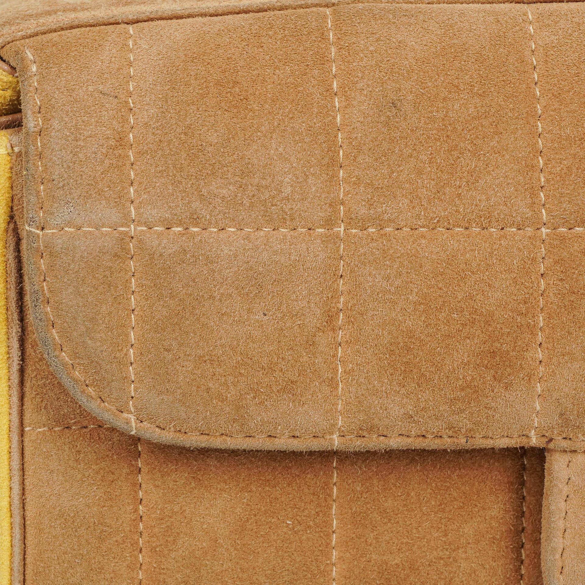 Chanel Chocolate Bar Gelb/Beige Wildleder Top-Handle Flap-Tasche