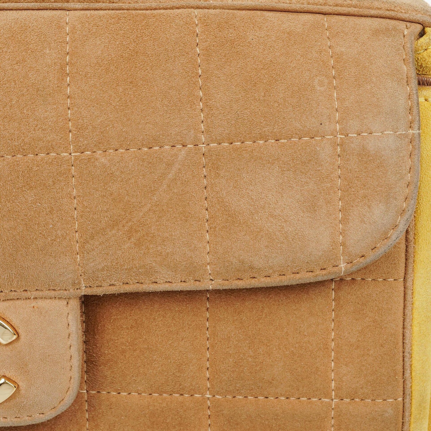 Chanel Chocolate Bar Gelb/Beige Wildleder Top-Handle Flap-Tasche