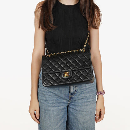 Chanel Classic Double Flap Tasche aus schwarzem gestepptem Lammleder mit 24K vergoldeter Hardware