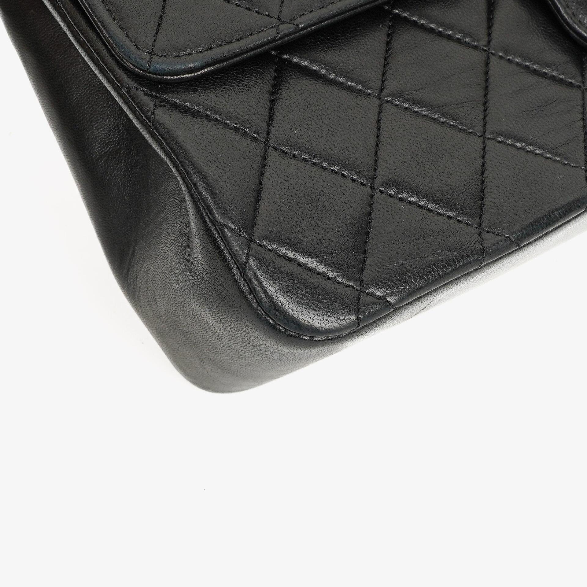 Chanel Classic Double Flap Tasche aus schwarzem gestepptem Lammleder mit 24K vergoldeter Hardware